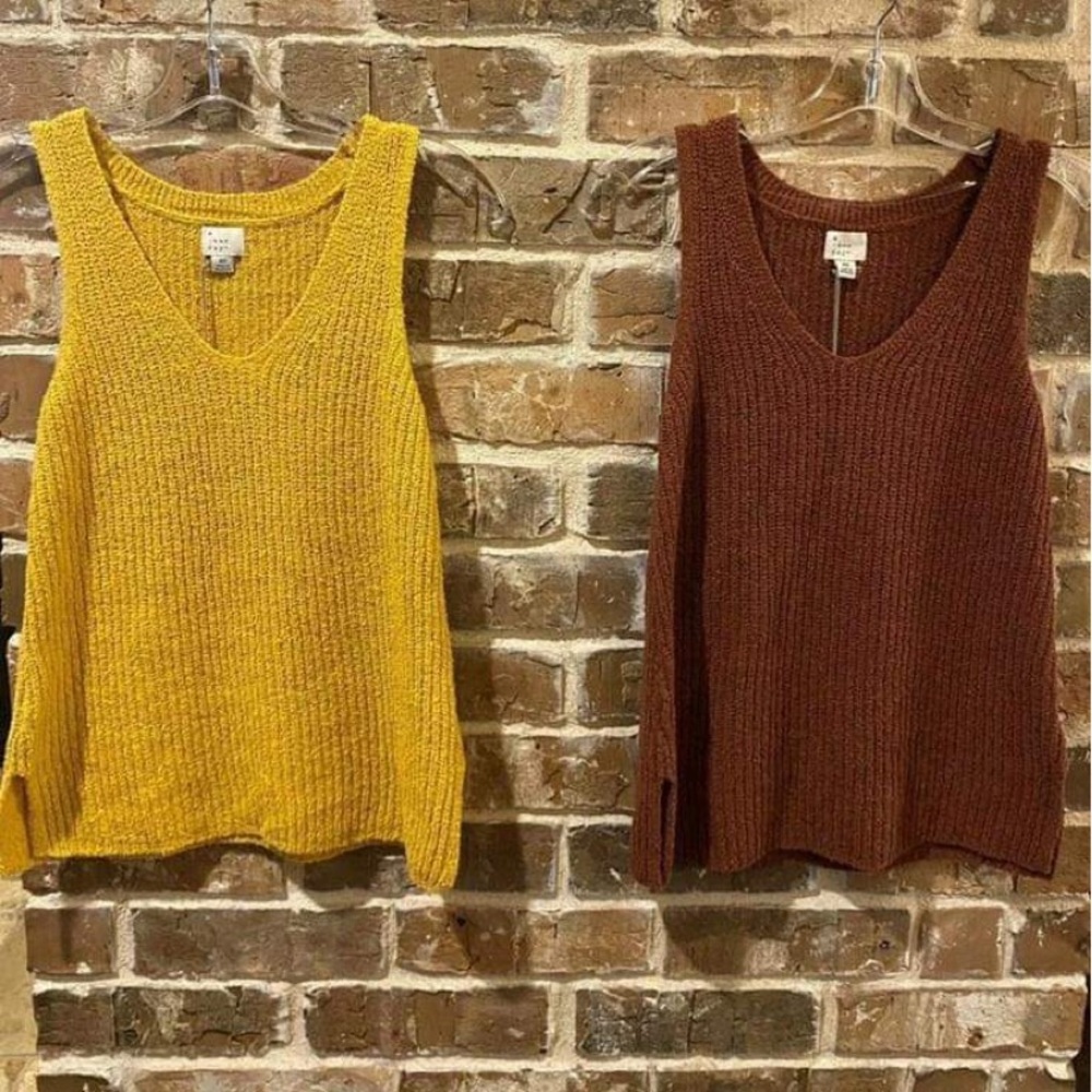 Sleeveless sweatshirt